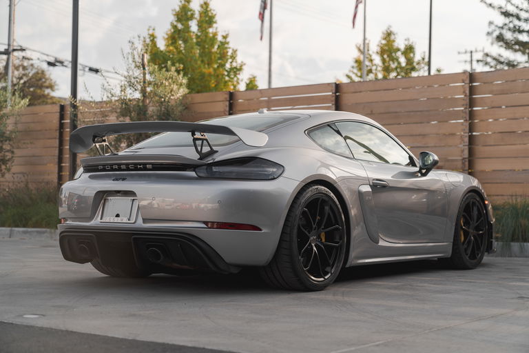 Porsche 718 Cayman GT4