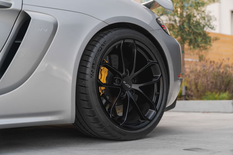 Porsche 718 Cayman GT4