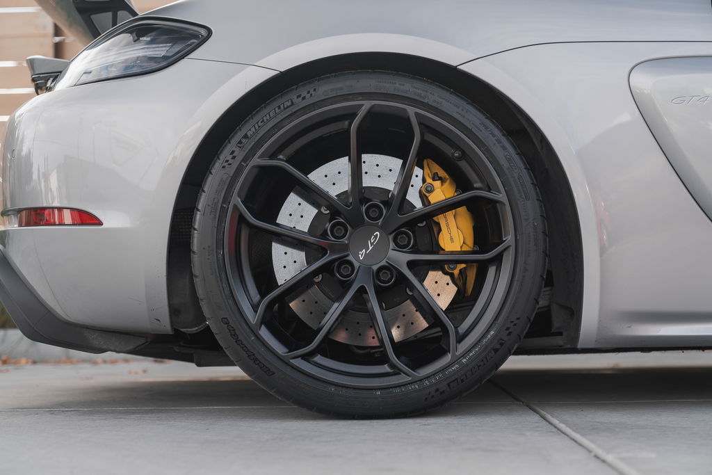 Porsche 718 Cayman GT4