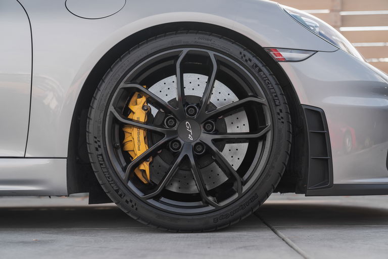 Porsche 718 Cayman GT4