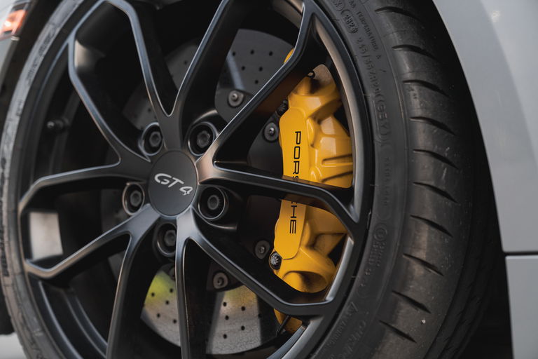 Porsche 718 Cayman GT4