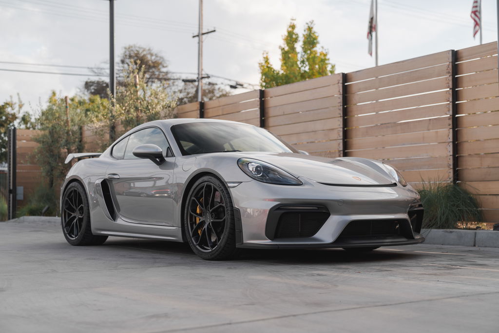Porsche 718 Cayman GT4
