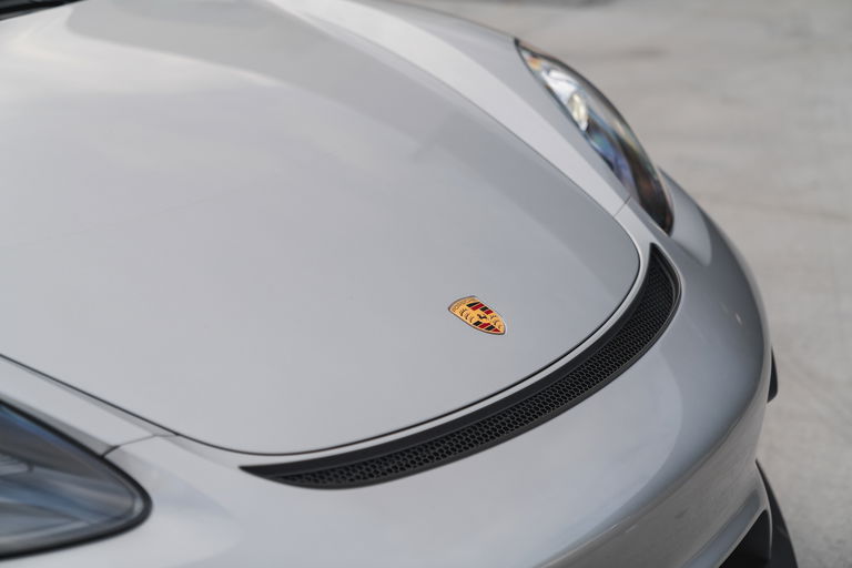 Porsche 718 Cayman GT4