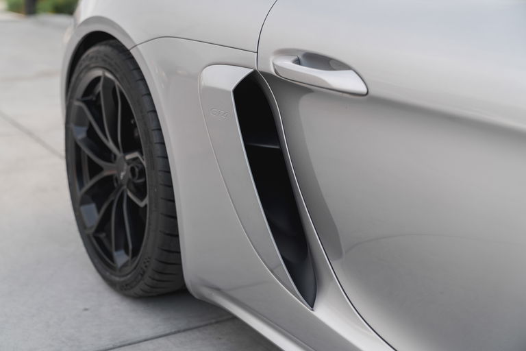 Porsche 718 Cayman GT4