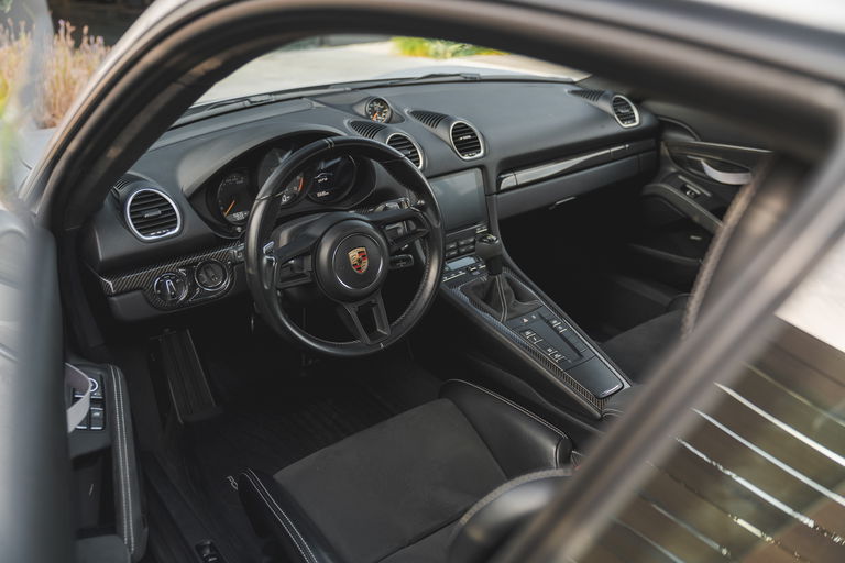 Porsche 718 Cayman GT4