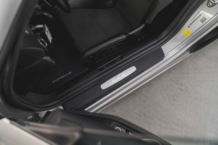 Porsche 718 Cayman GT4