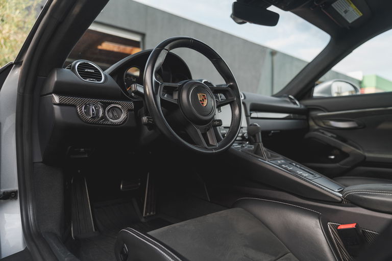 Porsche 718 Cayman GT4