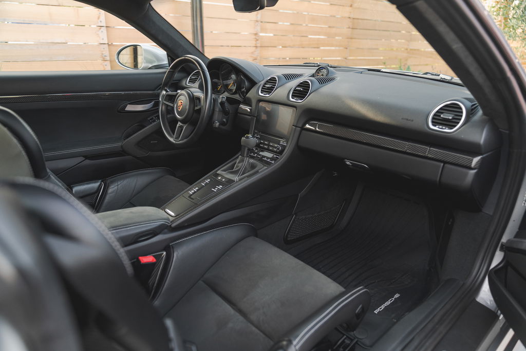 Porsche 718 Cayman GT4