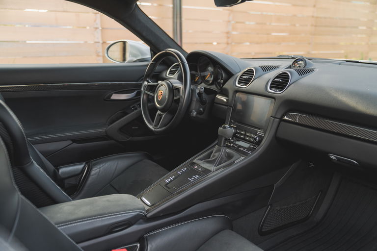 Porsche 718 Cayman GT4