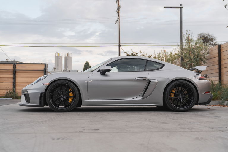 Porsche 718 Cayman GT4