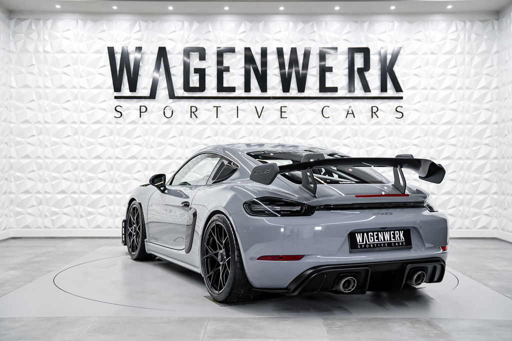 Porsche 718 Cayman GT4 RS