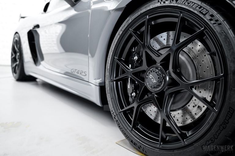 Porsche 718 Cayman GT4 RS