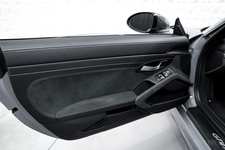 Porsche 718 Cayman GT4 RS