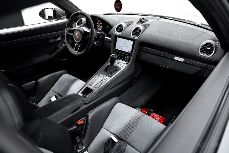 Porsche 718 Cayman GT4 RS