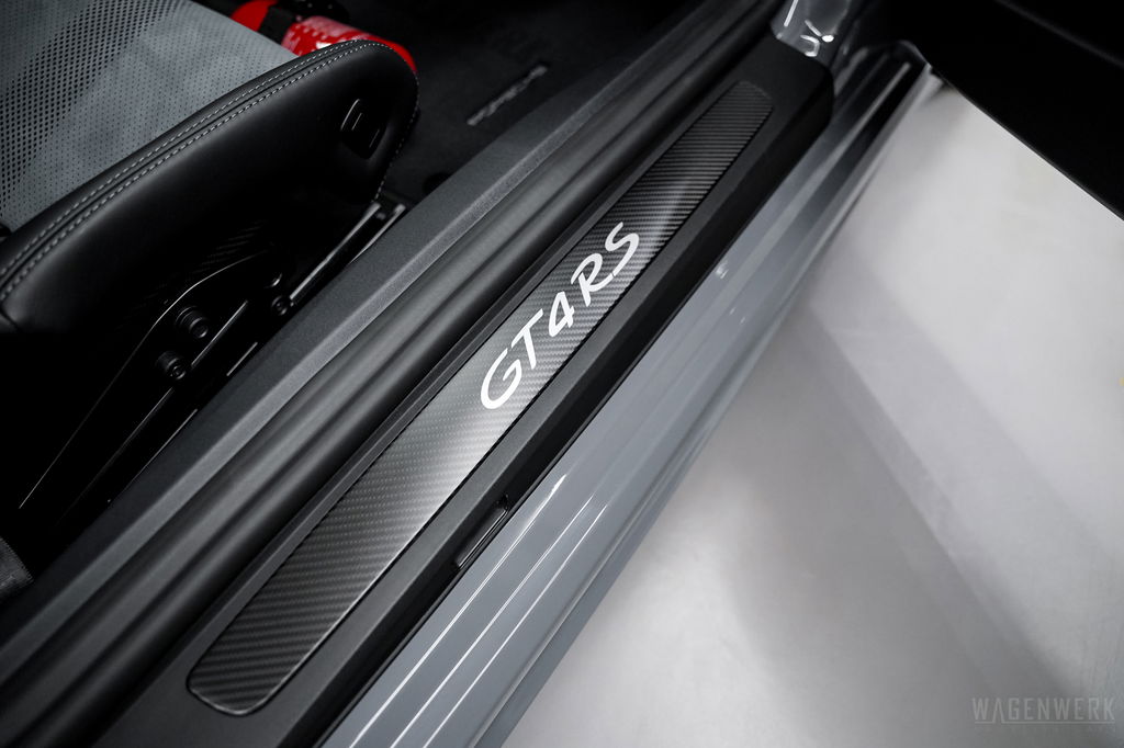 Porsche 718 Cayman GT4 RS