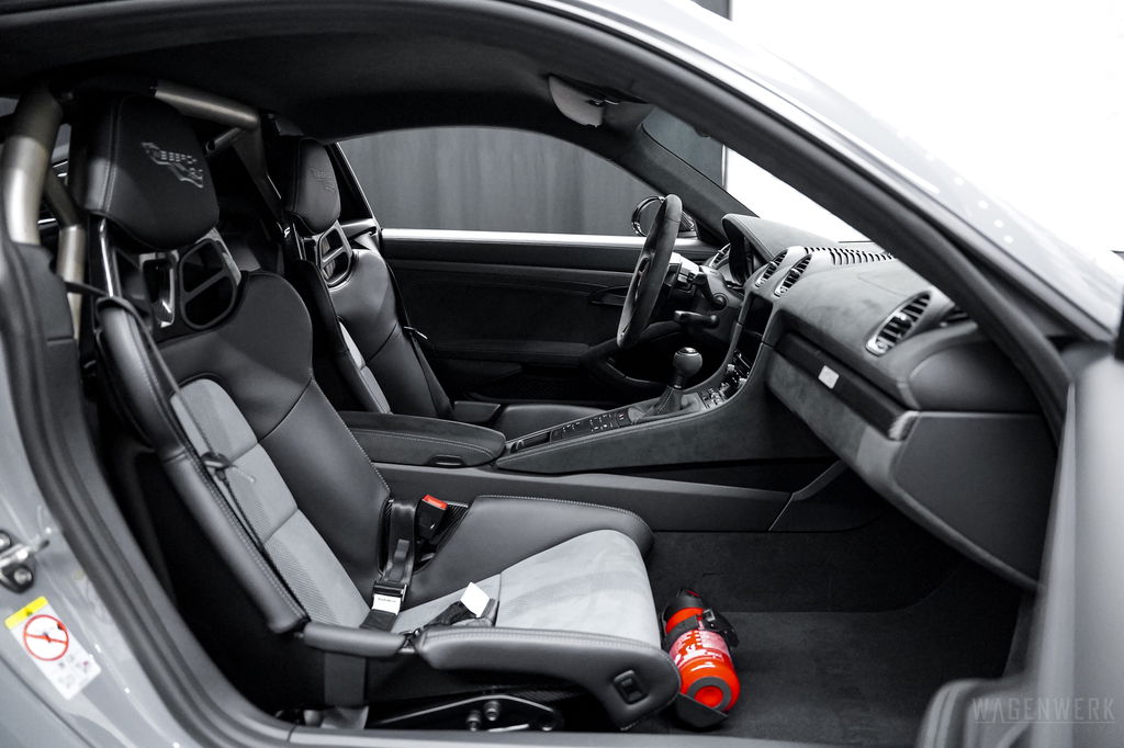 Porsche 718 Cayman GT4 RS