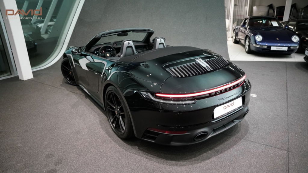 Porsche 992 Carrera 4 GTS