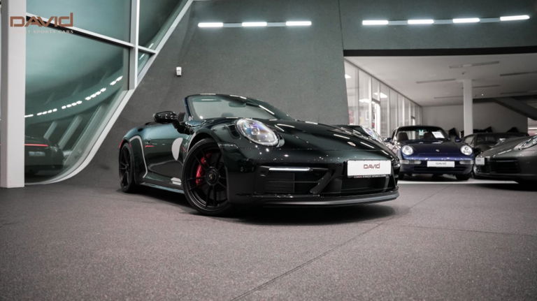 Porsche 992 Carrera 4 GTS