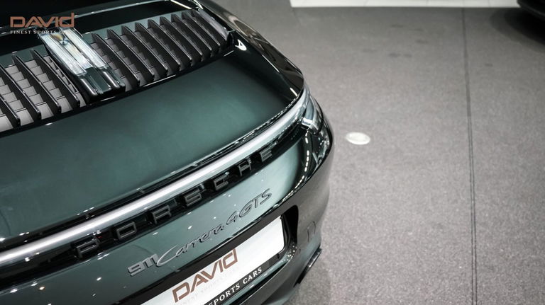 Porsche 992 Carrera 4 GTS