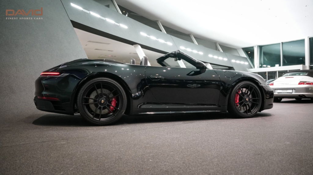 Porsche 992 Carrera 4 GTS