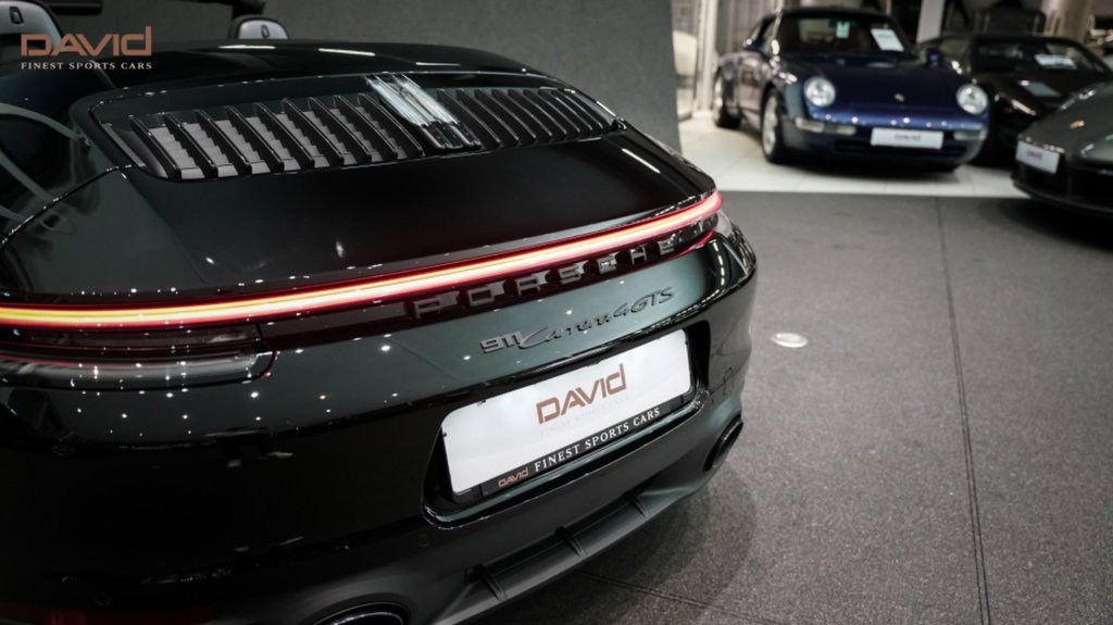 Porsche 992 Carrera 4 GTS