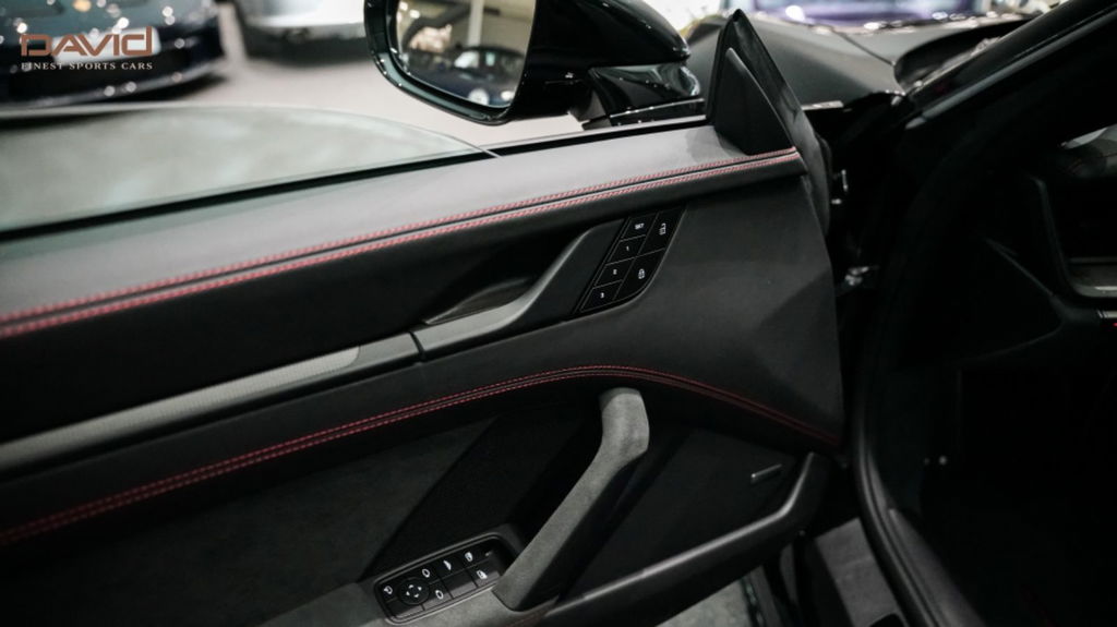 Porsche 992 Carrera 4 GTS