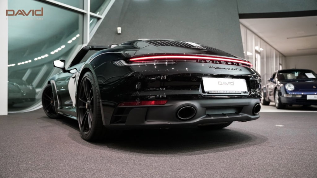 Porsche 992 Carrera 4 GTS