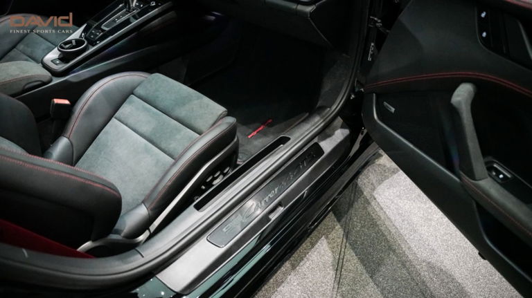 Porsche 992 Carrera 4 GTS