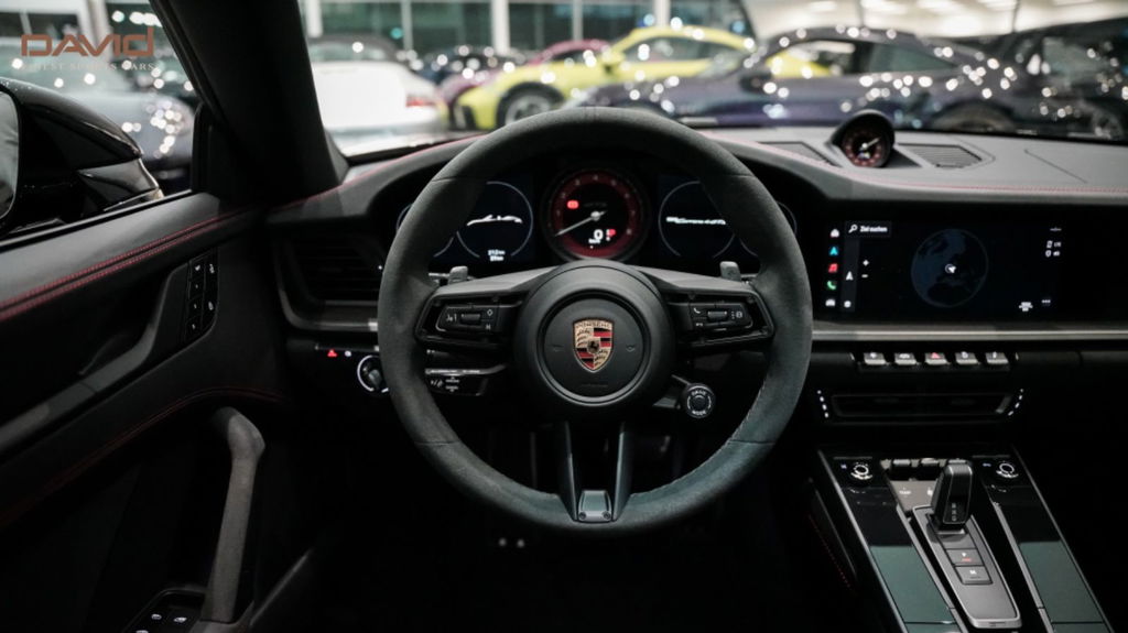 Porsche 992 Carrera 4 GTS