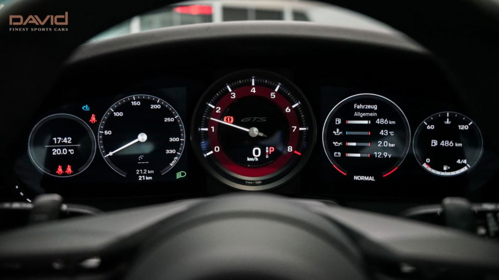 Porsche 992 Carrera 4 GTS