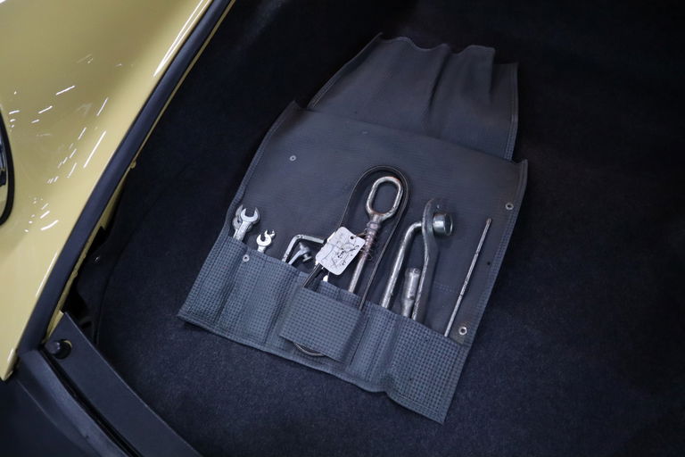 Porsche 911 Carrera (US)