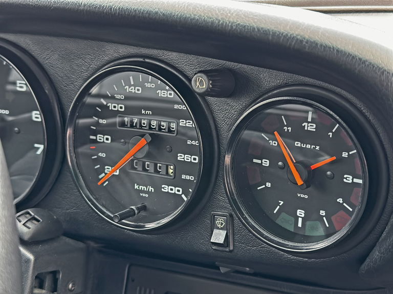 Porsche 964 Carrera 4