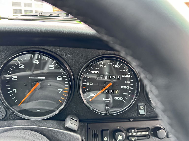 Porsche 964 Carrera 4