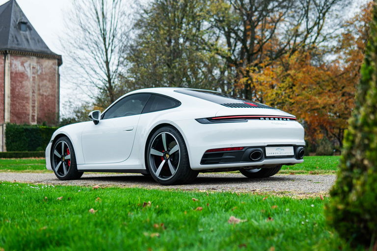 Porsche 992 Carrera 4
