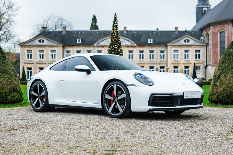 Porsche 992 Carrera 4