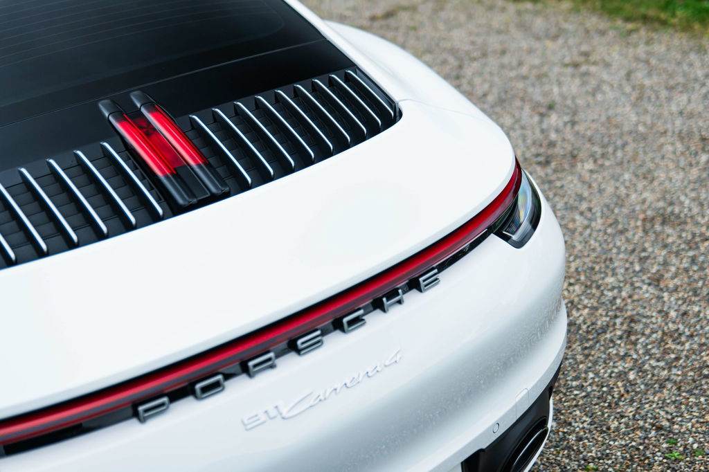 Porsche 992 Carrera 4