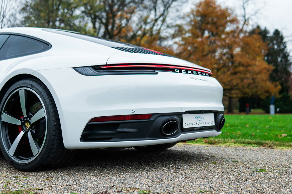 Porsche 992 Carrera 4