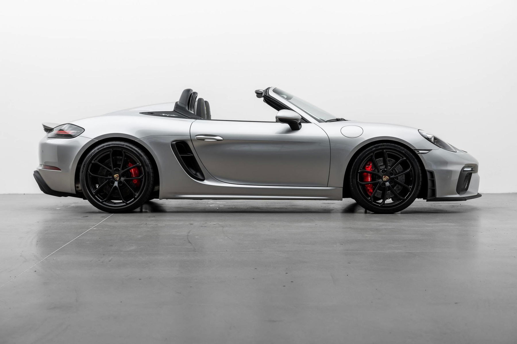 新品未開封品 1/43 Porsche 718 Spyder 2020 1/43 Minichamps Porsche 718 Spyder from 2020 in Black 410