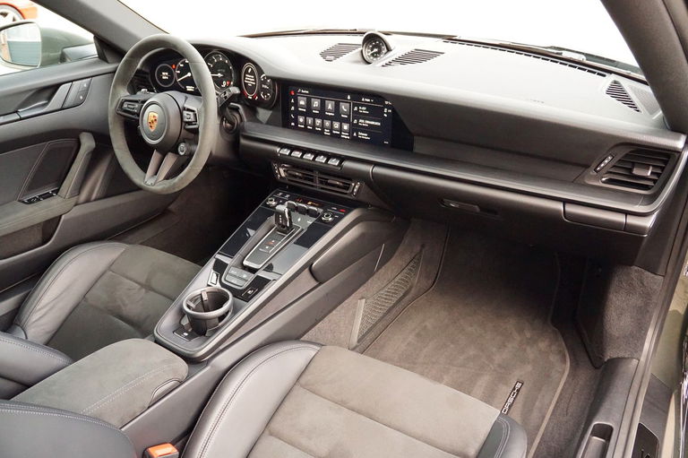 Porsche 992 Carrera GTS