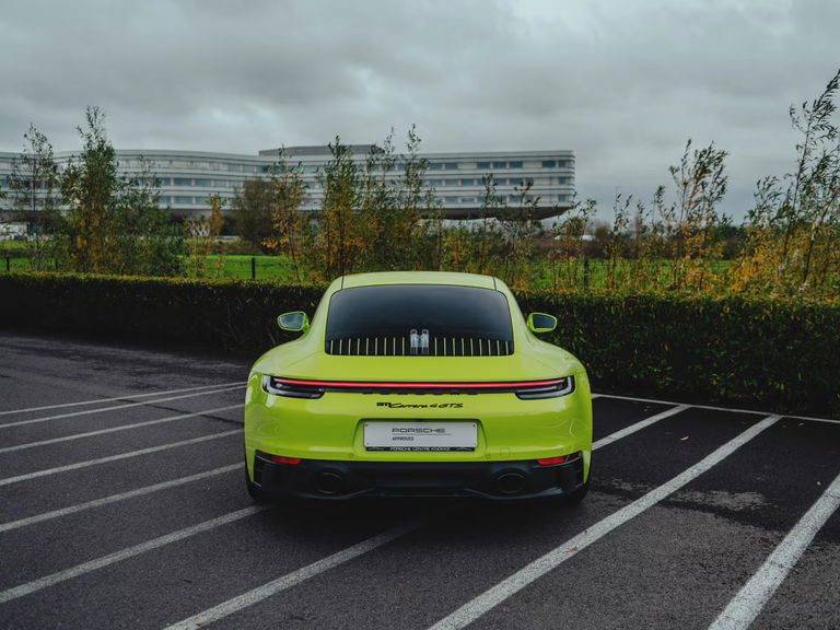 Porsche 992 Carrera 4 GTS