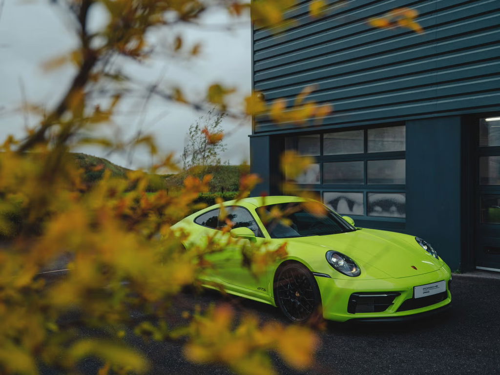 Porsche 992 Carrera 4 GTS