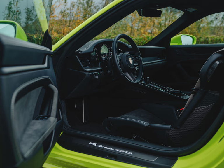 Porsche 992 Carrera 4 GTS