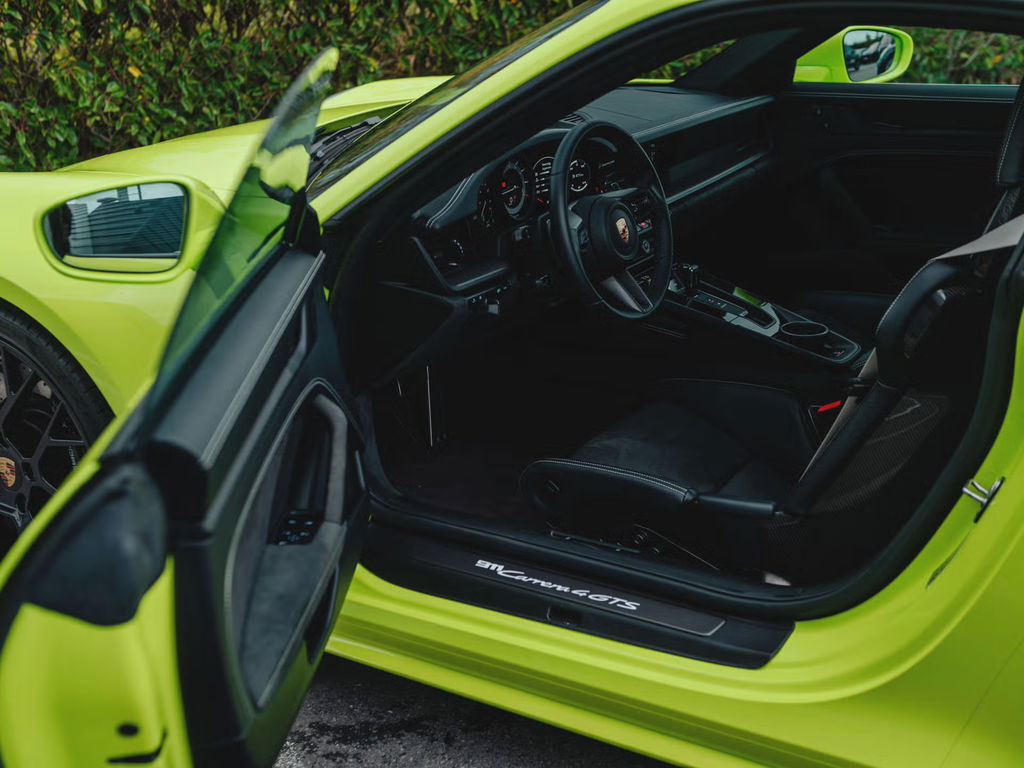 Porsche 992 Carrera 4 GTS