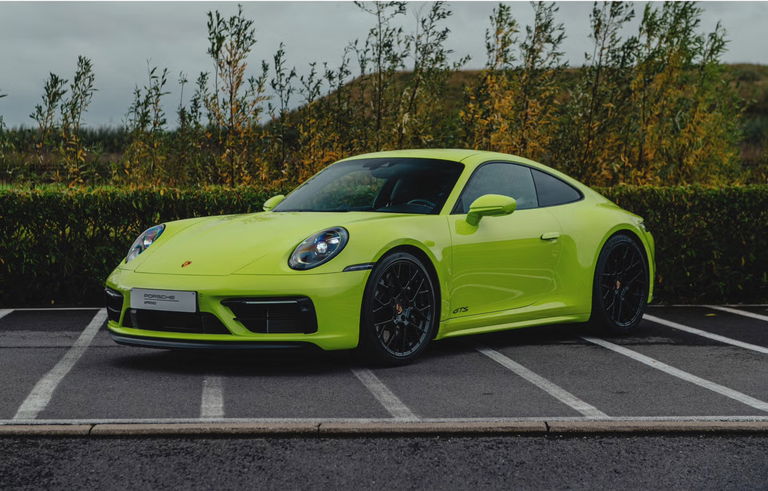 Porsche 992 Carrera 4 GTS