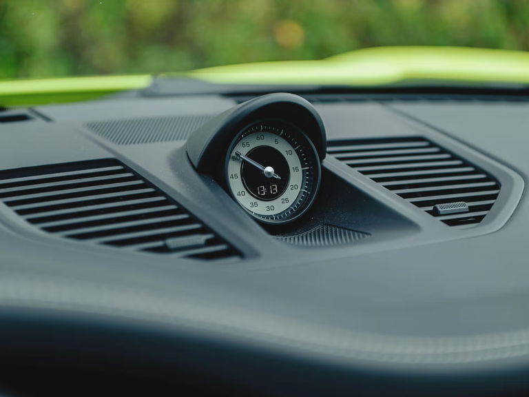 Porsche 992 Carrera 4 GTS