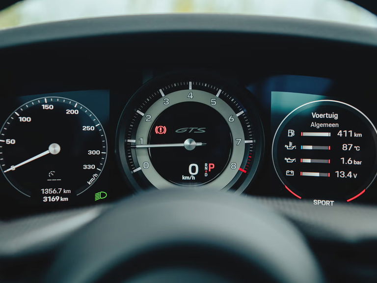 Porsche 992 Carrera 4 GTS