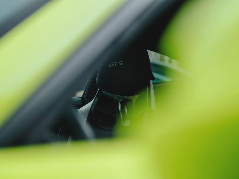 Porsche 992 Carrera 4 GTS