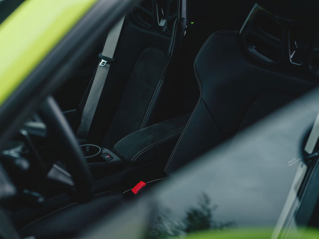 Porsche 992 Carrera 4 GTS