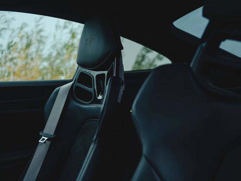 Porsche 992 Carrera 4 GTS