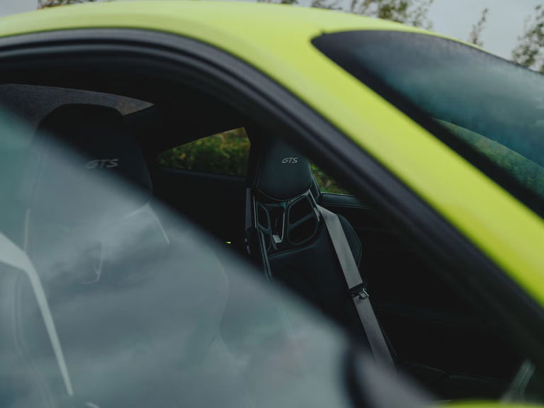 Porsche 992 Carrera 4 GTS